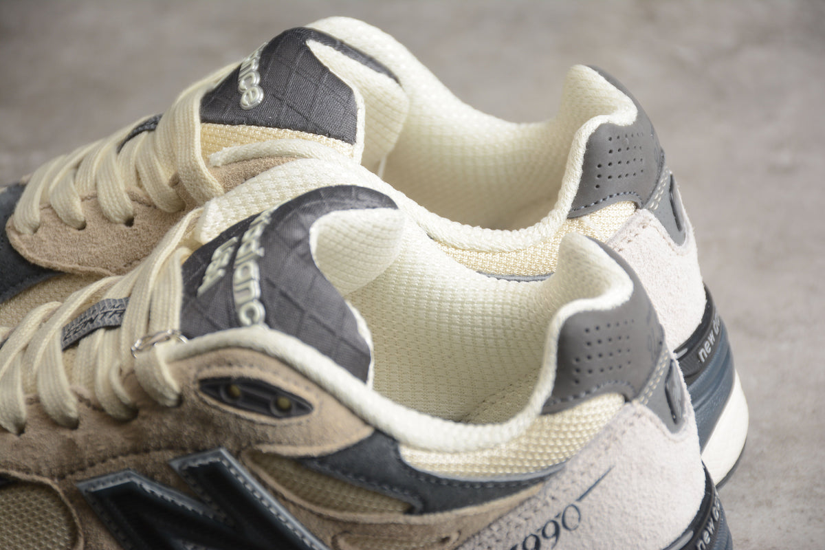 New Balance 990v3
