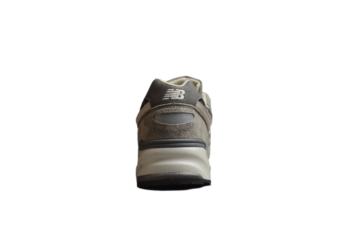 New Balance 999