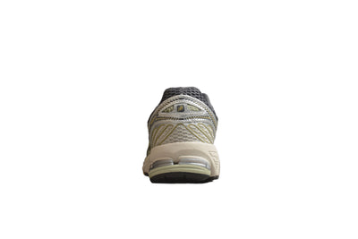 New Balance 860