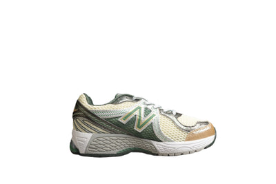 New Balance 860