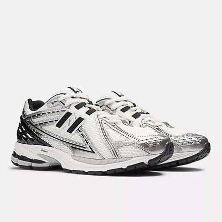 New Balance  1906R